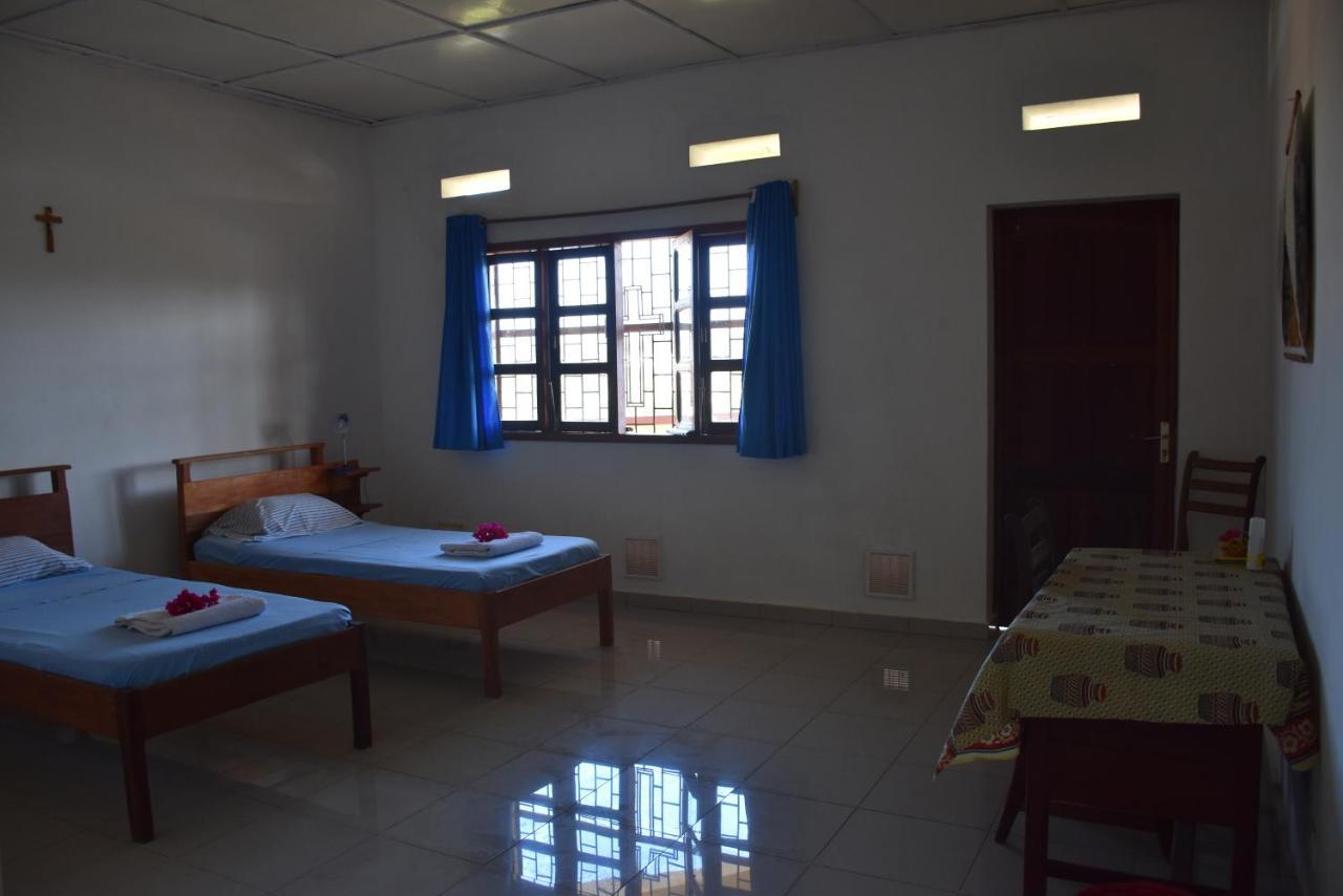 Antsiranana Centre Lucien Botovasoa Bed & Breakfast エクステリア 写真