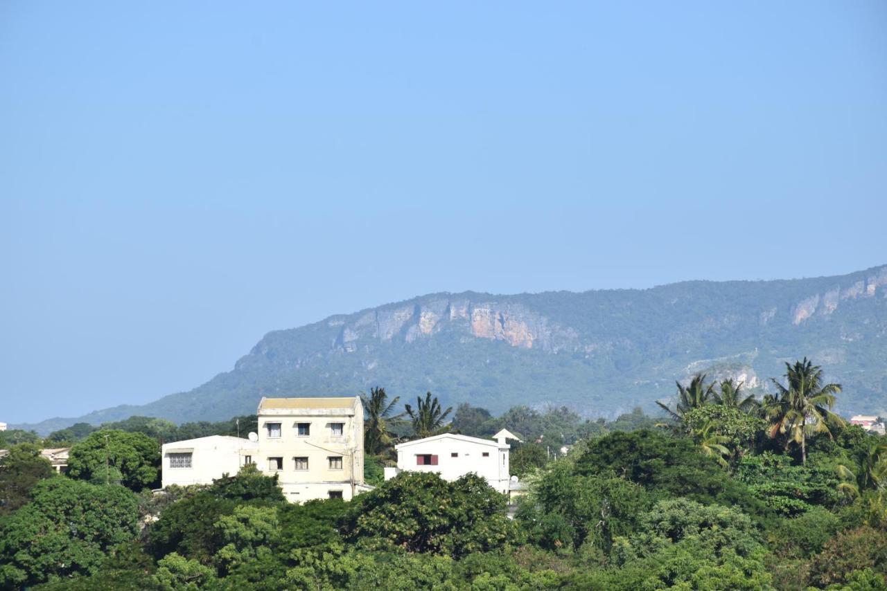 Antsiranana Centre Lucien Botovasoa Bed & Breakfast エクステリア 写真