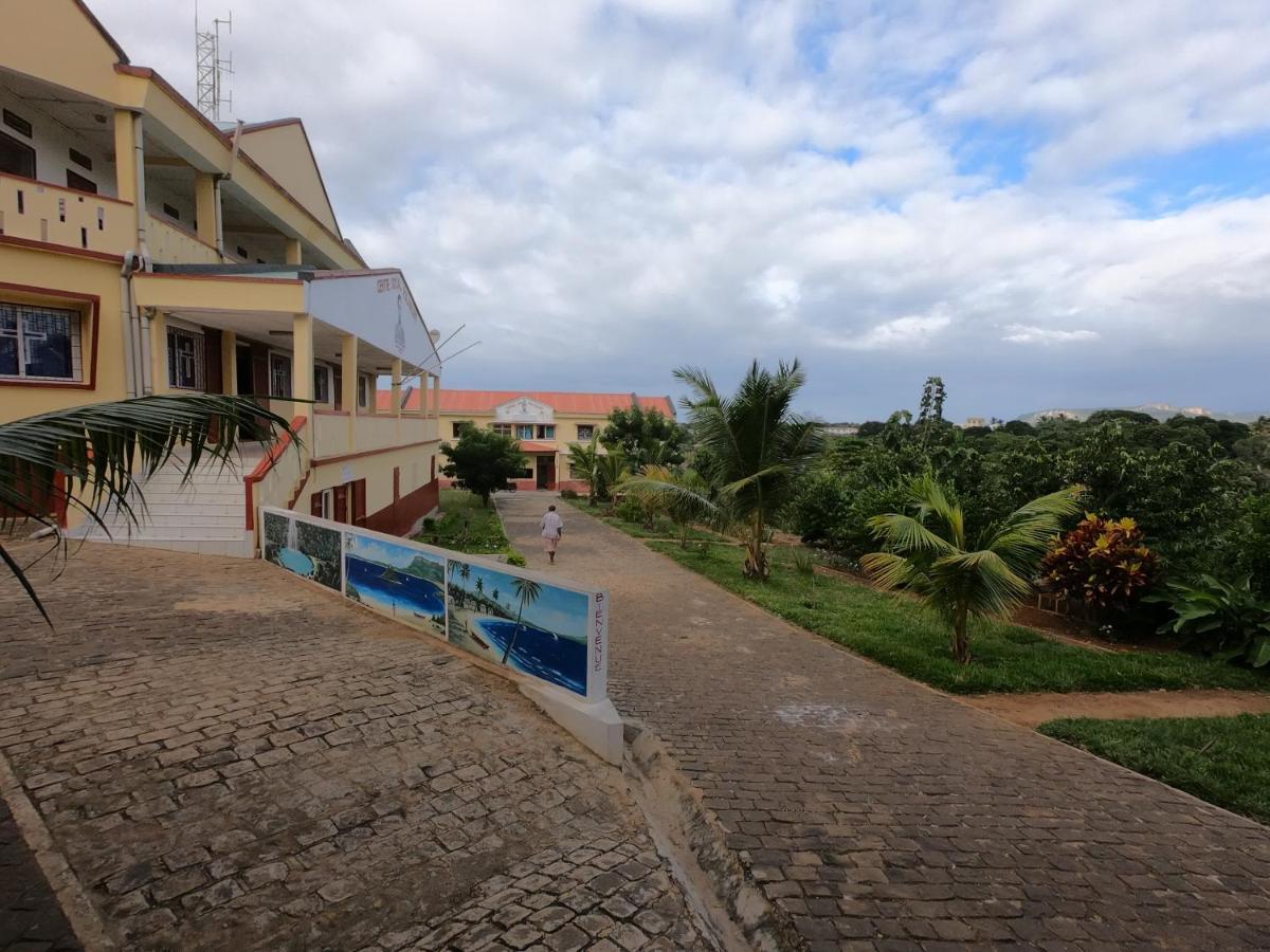 Antsiranana Centre Lucien Botovasoa Bed & Breakfast エクステリア 写真