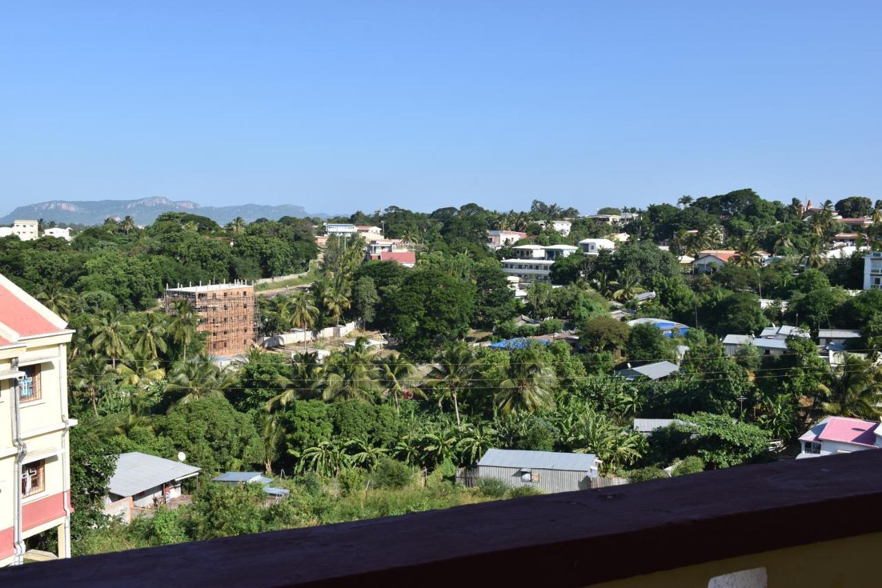 Antsiranana Centre Lucien Botovasoa Bed & Breakfast エクステリア 写真