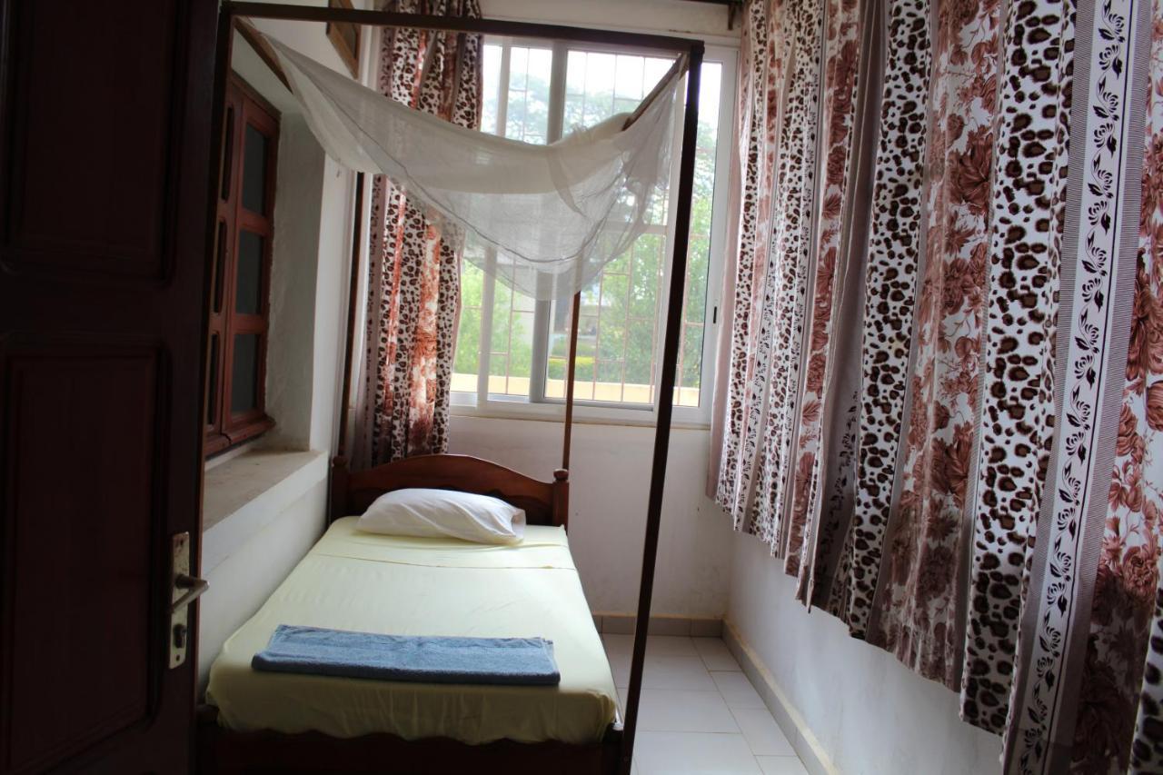 Antsiranana Centre Lucien Botovasoa Bed & Breakfast エクステリア 写真