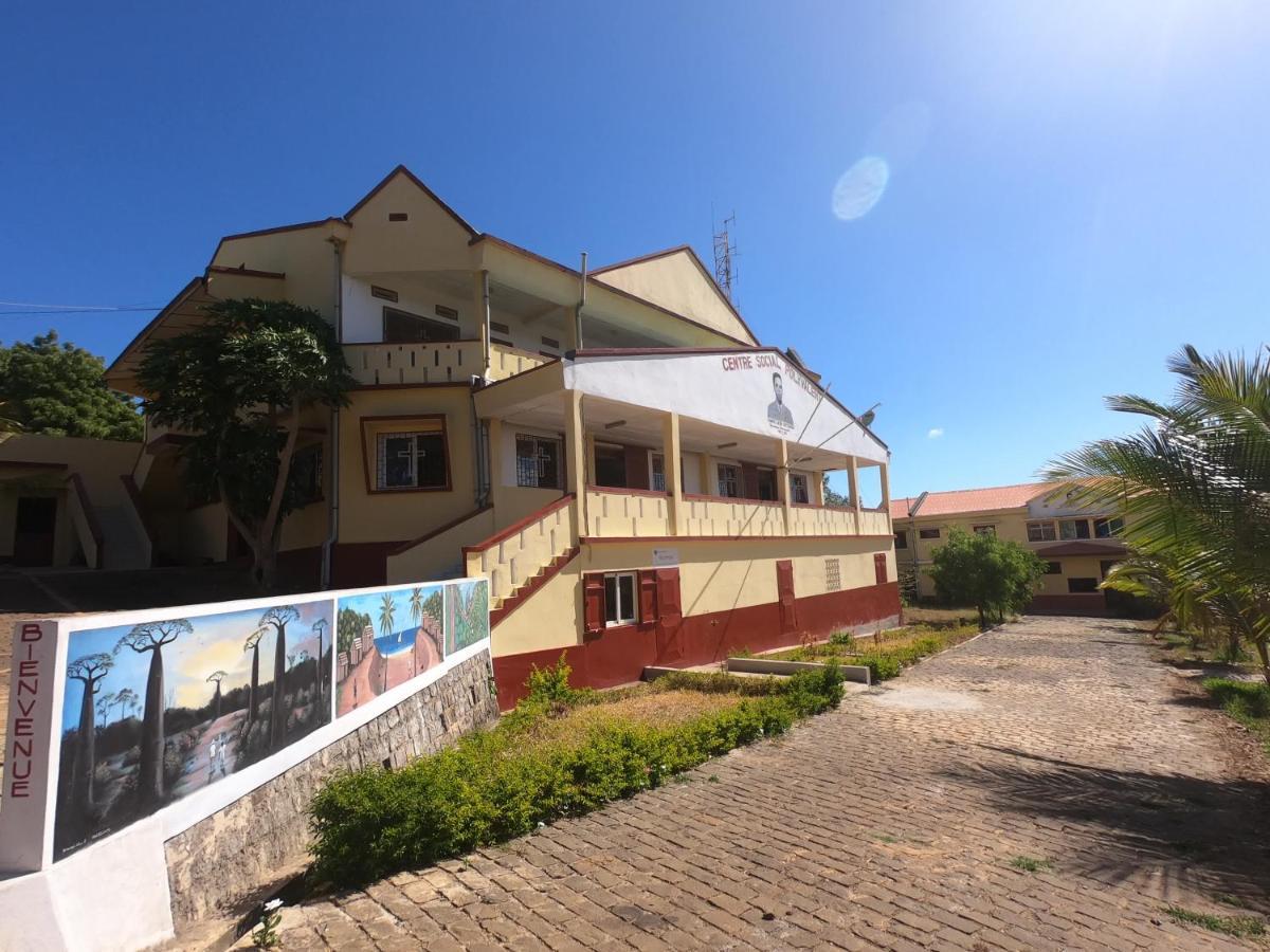 Antsiranana Centre Lucien Botovasoa Bed & Breakfast エクステリア 写真