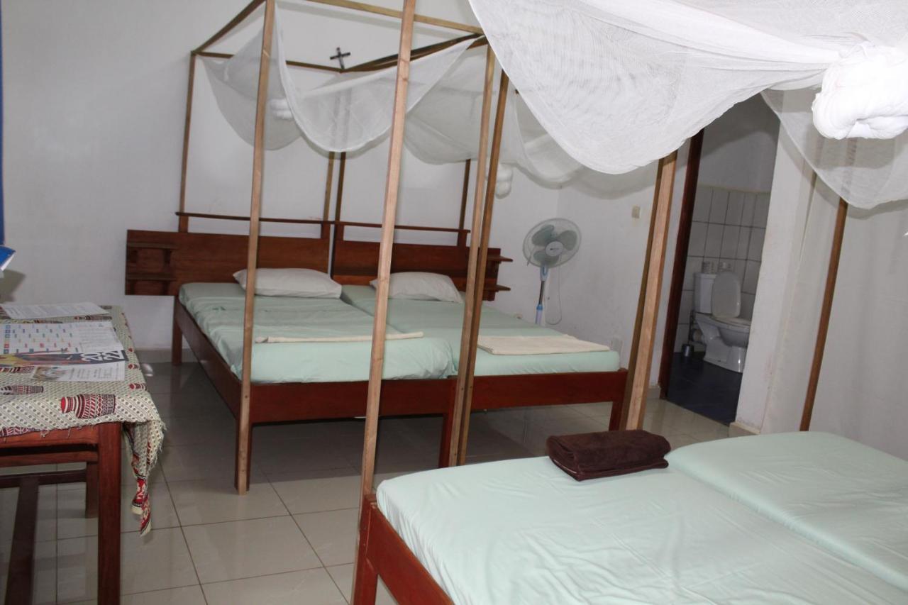 Antsiranana Centre Lucien Botovasoa Bed & Breakfast エクステリア 写真